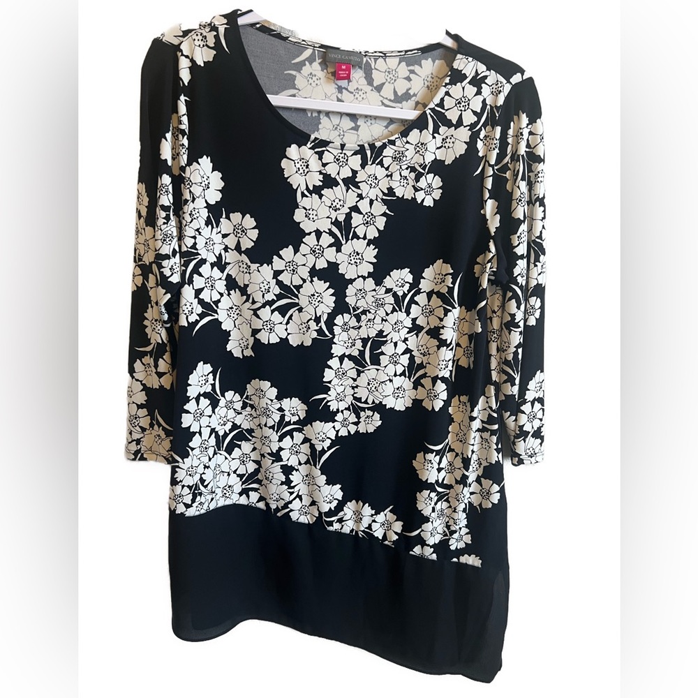 Vince Camuto— Black & White Floral, Asymmetric Blouse, size MED